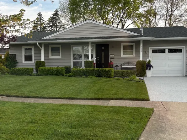 1057 Carpenter Ct, Elk Grove Village, IL 60007