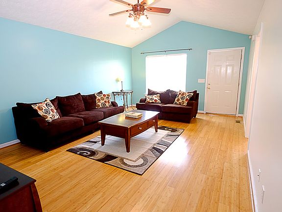 Vaulted ceiling in living rm