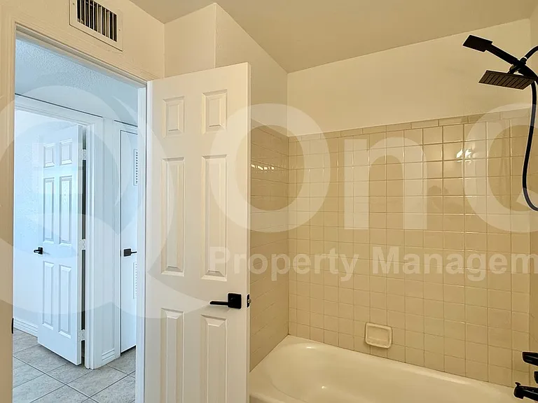 1043 E 10th Ave — Photo 18