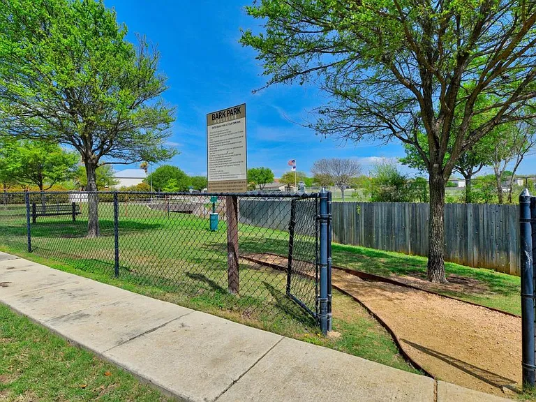 Brynwood Apartments — Photo 17