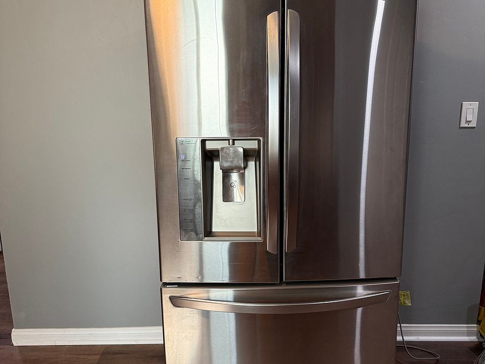 Stainless steel refrigerator with waterline and ice maker