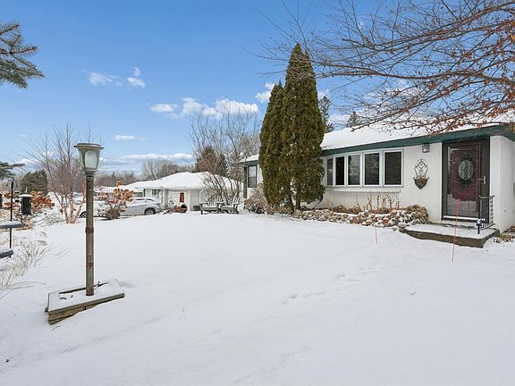 3rd image of 1515 Viking Dr E