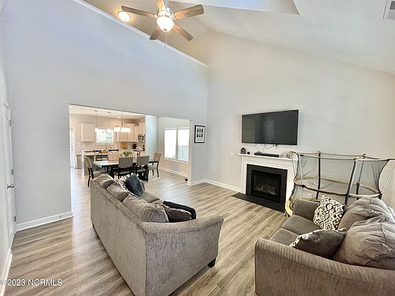 5th image of 220 Downy Dr