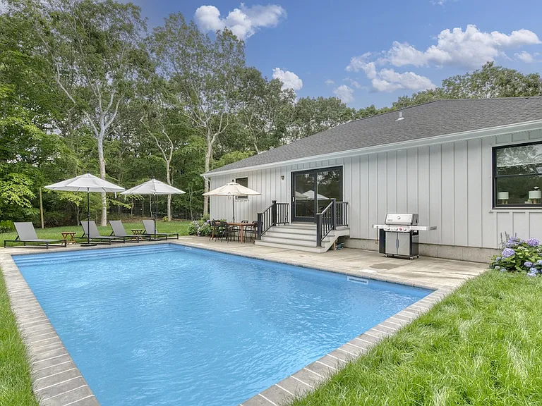 23 Crystal Dr — Photo 11