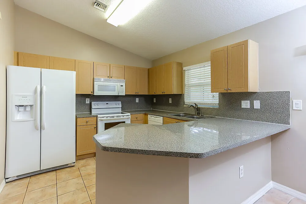 3 bed, 2.0 bath, 1799 sqft, $2,755 — Photo 4