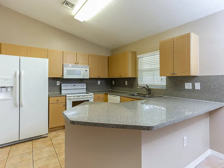 18081 SW 152nd Ct — Photo 4