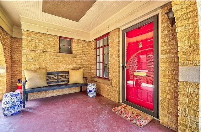 3 bed, 2135 sqft, $2,400 — Photo 2