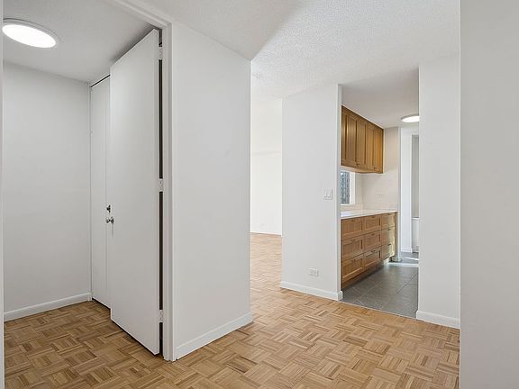 3rd image of 531 Main St APT 1404