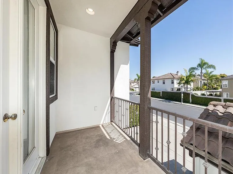 18571 Amalia Ln — Photo 33