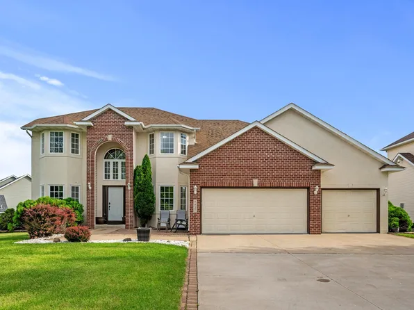 8837 Whispering Oaks Alcove, Shakopee, MN 55379