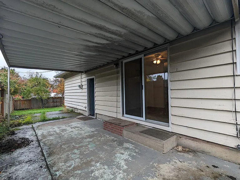1180 E 32nd Ave — Photo 21