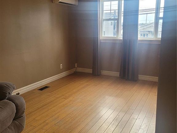5th image of 543 Champlain St