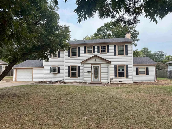 921 N Montgomery St, Gilmer, TX 75644