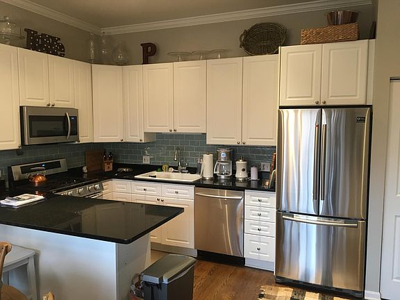 4th image of 1822 N Sheffield Ave APT B2