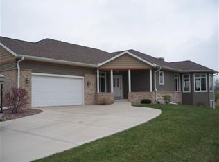 1910 Meadow Dr #1910, Stoughton, WI 53589