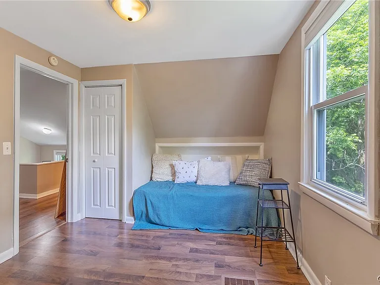 562 Buckingham Ave — Photo 28
