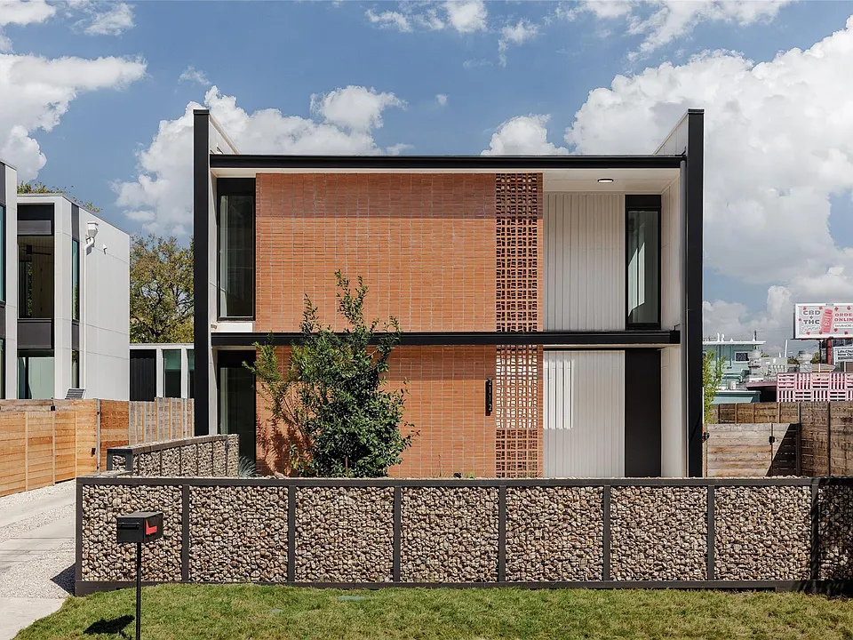 2112 Lawnmont Ave