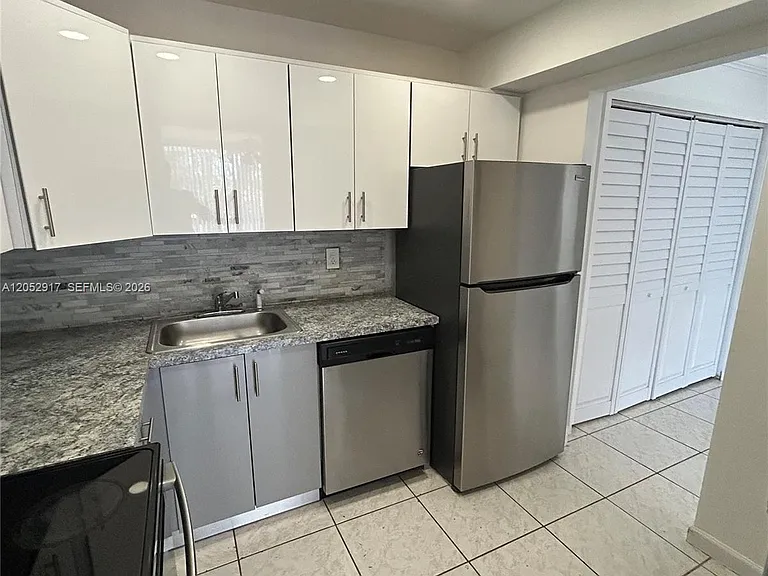 8311 SW 142nd Ave #J202 — Photo 4