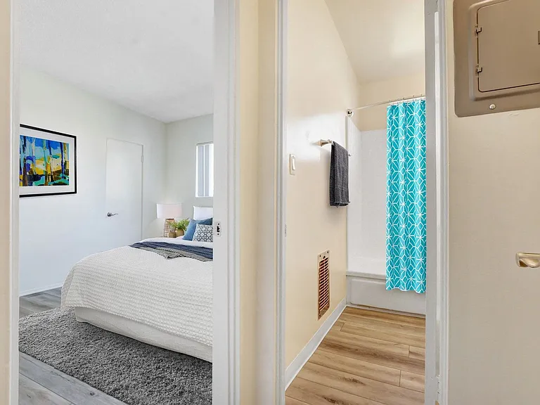 Third Avenue Apartments — Photo 4