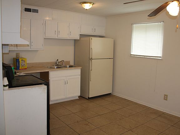 3rd image of 7684 Adamson Rd #7684