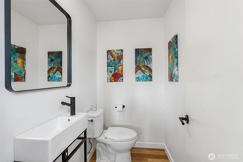 4th image of 2303 E Alder Street