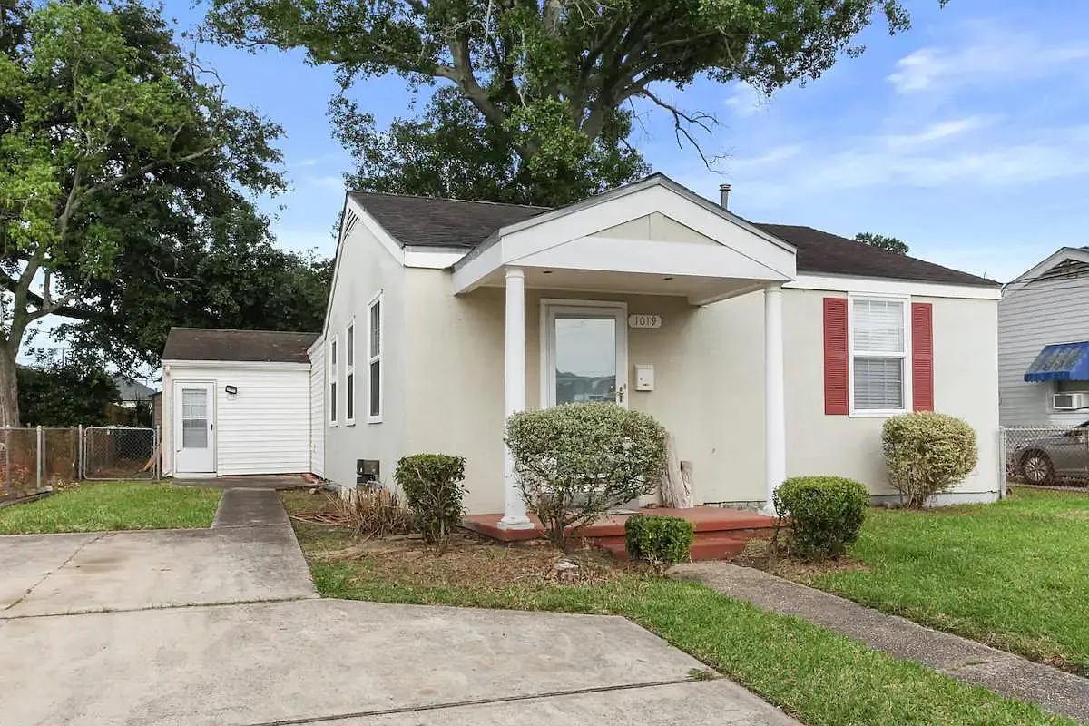 4 bed, 1350 sqft, $1,990 — Photo 1