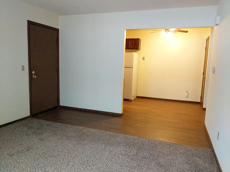 Windsor Crest Apartments — Photo 53