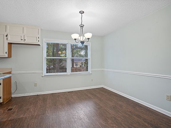 4th image of 132 Whisperwood Ln