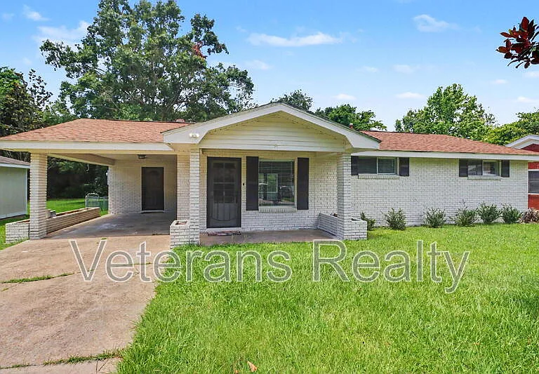 111 Valentine Dr — Photo 1