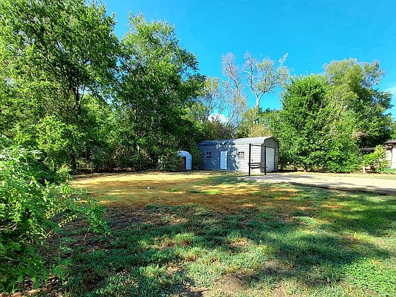Large, Fenced Back Yard