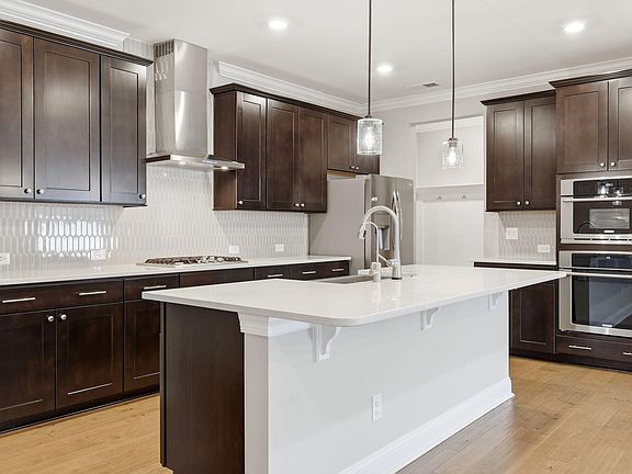3rd image of 305 Ivy Arbor Way
