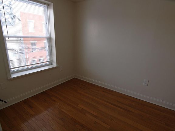 5th image of 733 N 16th St APT 5