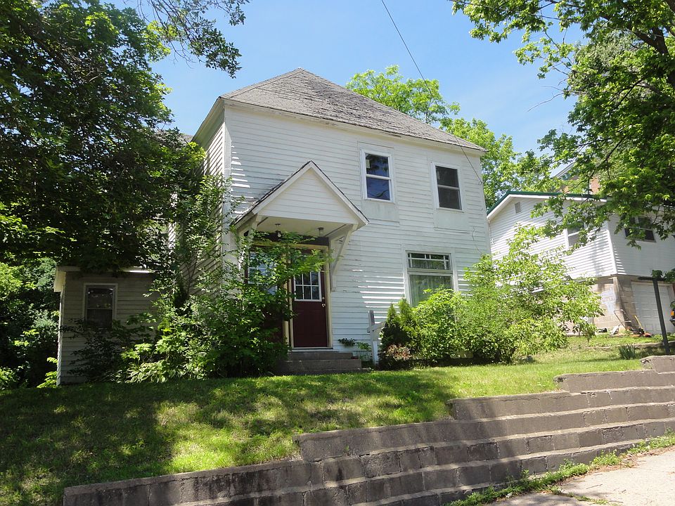 1st image of 104 N 3rd St