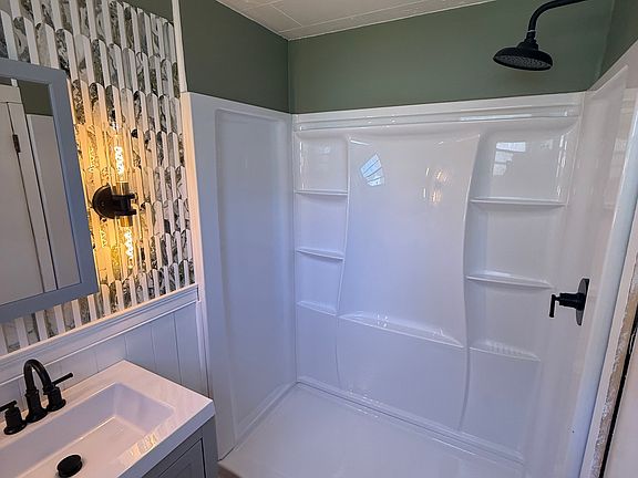 5th image of 162 Park St