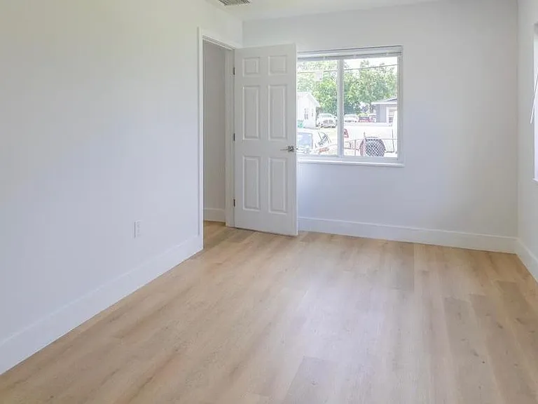 2921 NW 11th St — Photo 5