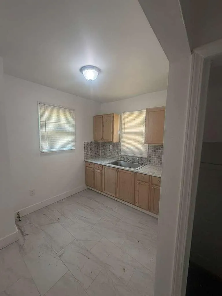 3 bed, 1098 sqft, $1,000 — Photo 4