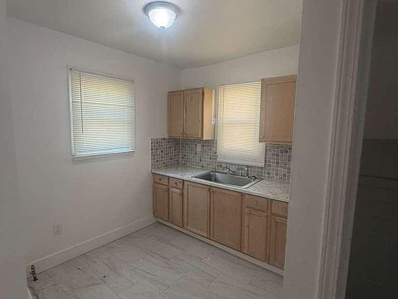 5th image of 19363 Charest St