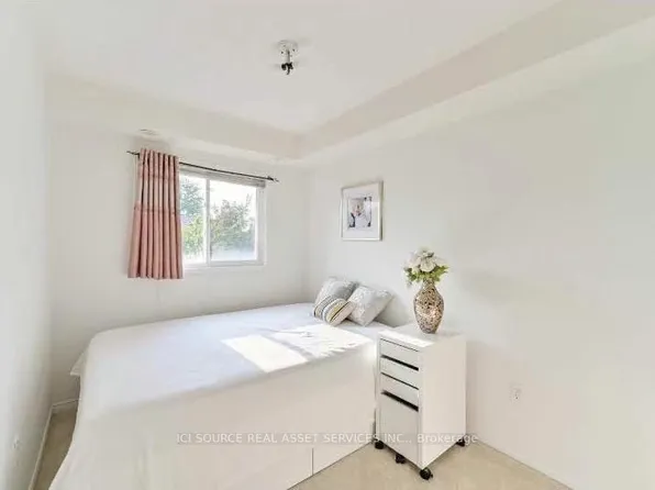 64 Wyper Sq #2, Toronto, ON M1S 0B3