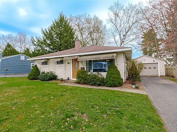 5th image of 810 Amherst Dr