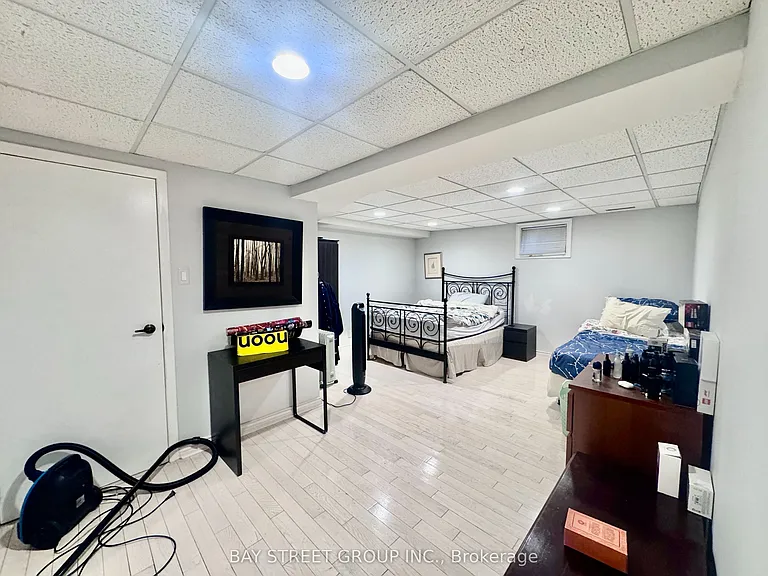 2082 Burbank Dr #LOWER — Photo 6