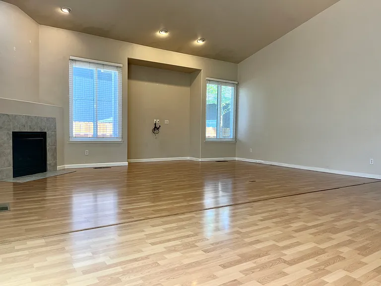 7481 Celeste Dr — Photo 4