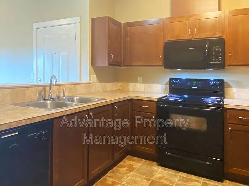 2 bed, 2.0 bath, 1090 sqft, $1,600 — Photo 3