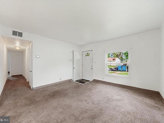 5th image of 17 Onaway Pl