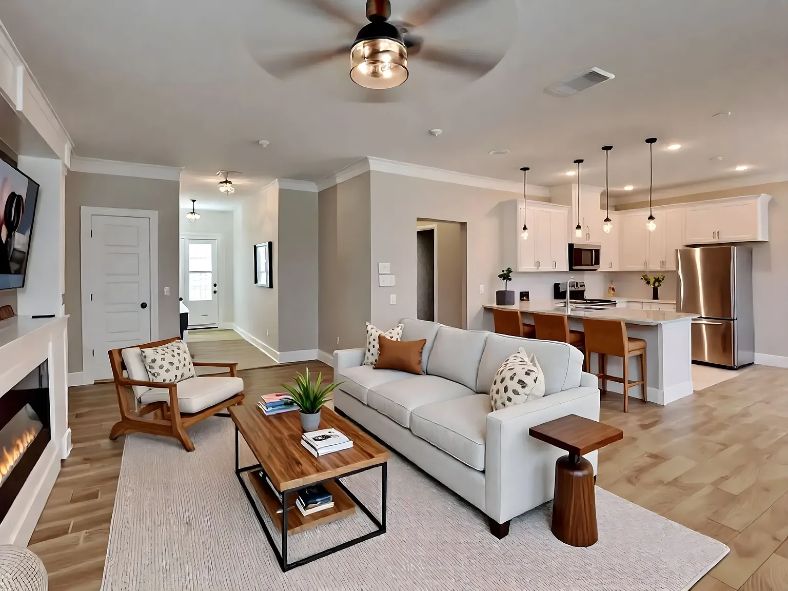 3 bed, 2.5 bath, 2100 sqft, $1,815 — Photo 2