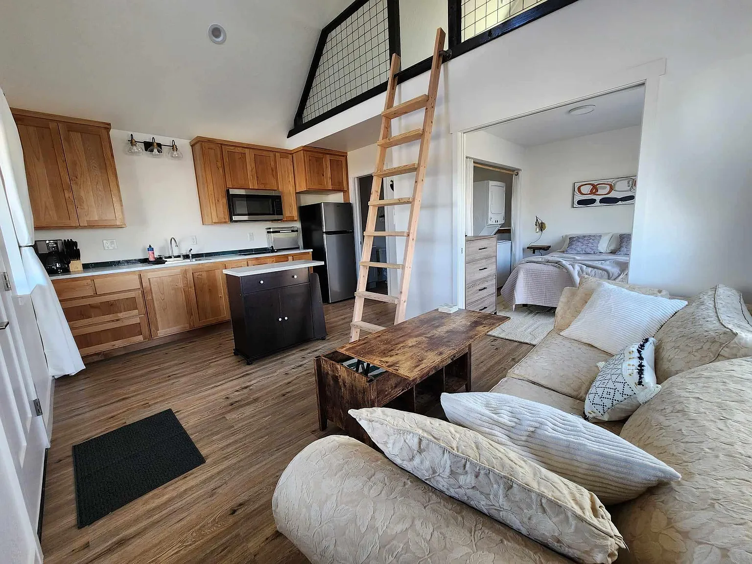 1 bed, 400 sqft, $1,300 — Photo 1