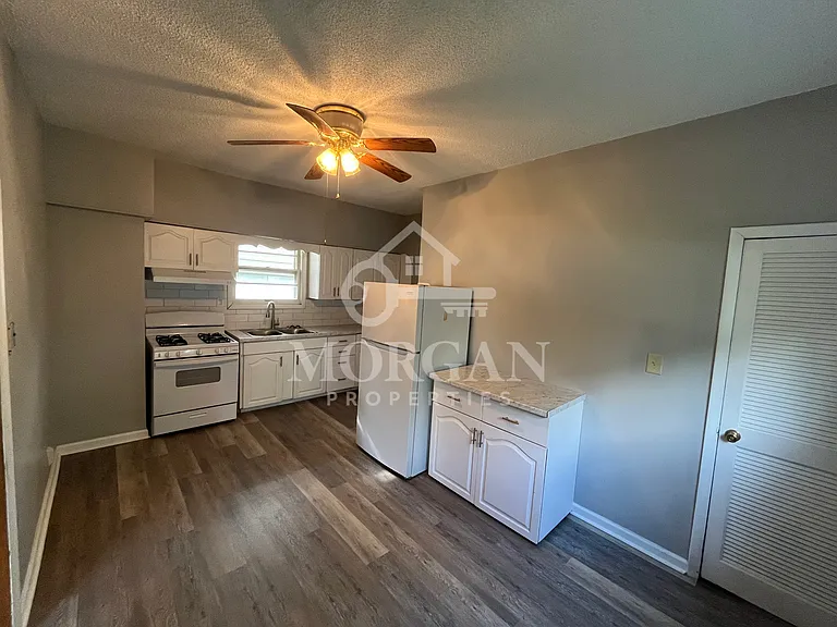 623 W Jefferson St — Photo 4