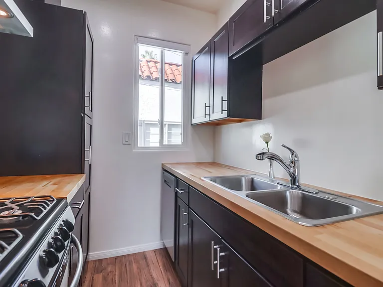 2455 Union St — Photo 14
