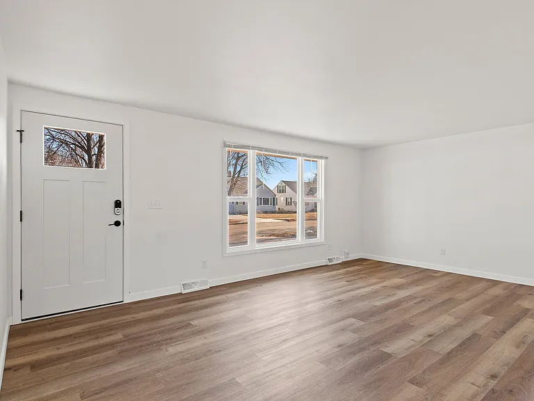 915 Park St — Photo 6
