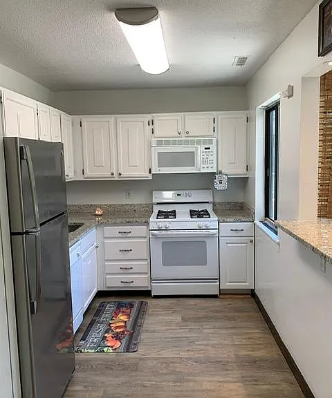 11 Greenbriar Dr — Photo 14