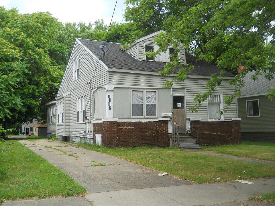 1st image of 1102 W Grand Ave